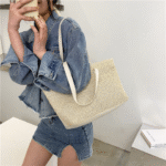 Bolsa de Ombro Vazada Estilo Sacola de Praia com Necessaire Interna