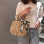 Bolsa de Palha Feminina com Fechamento em Cordão