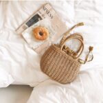 Bolsa de Palha Feminina com Fechamento em Cordão