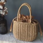 Bolsa de Palha Feminina com Fechamento em Cordão