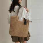 Bolsa de Ombro Grande de Palha Sintética com Zíper
