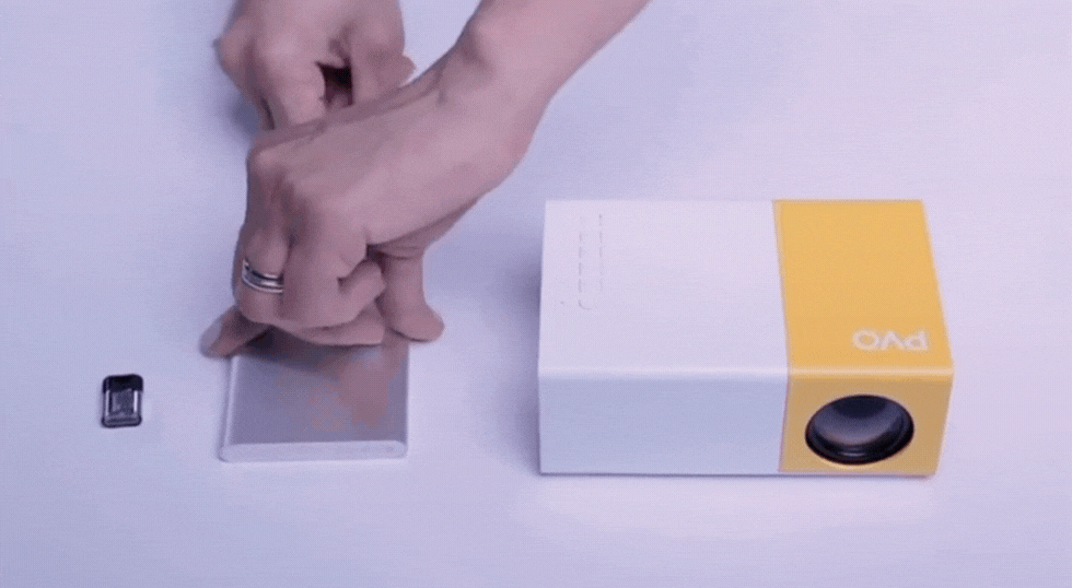 Mini Projetor Portátil YG300 - Ideal para Crianças e Viagens